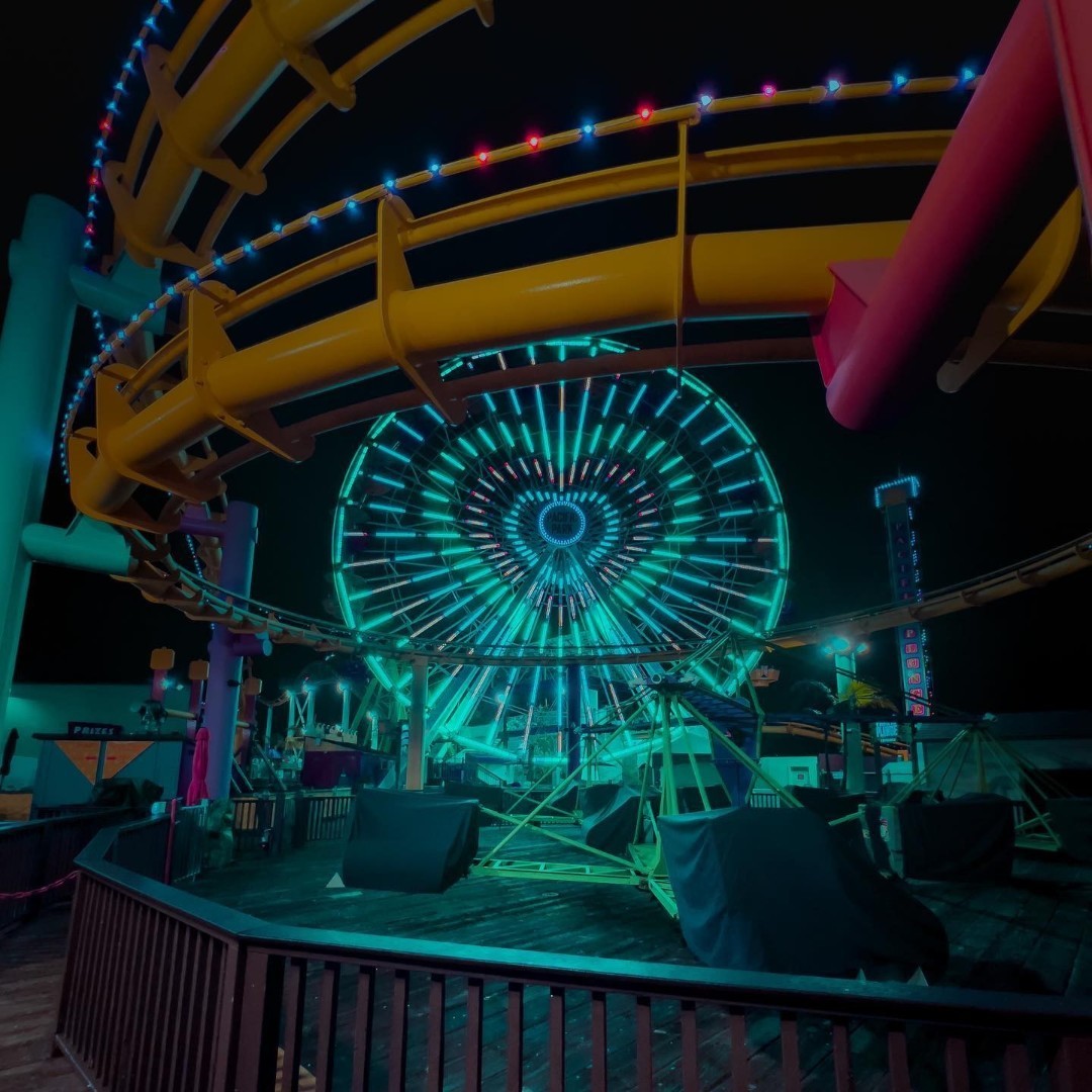 March Is Red Cross Month Ferris Wheel Lighting At The Santa Monica Pier