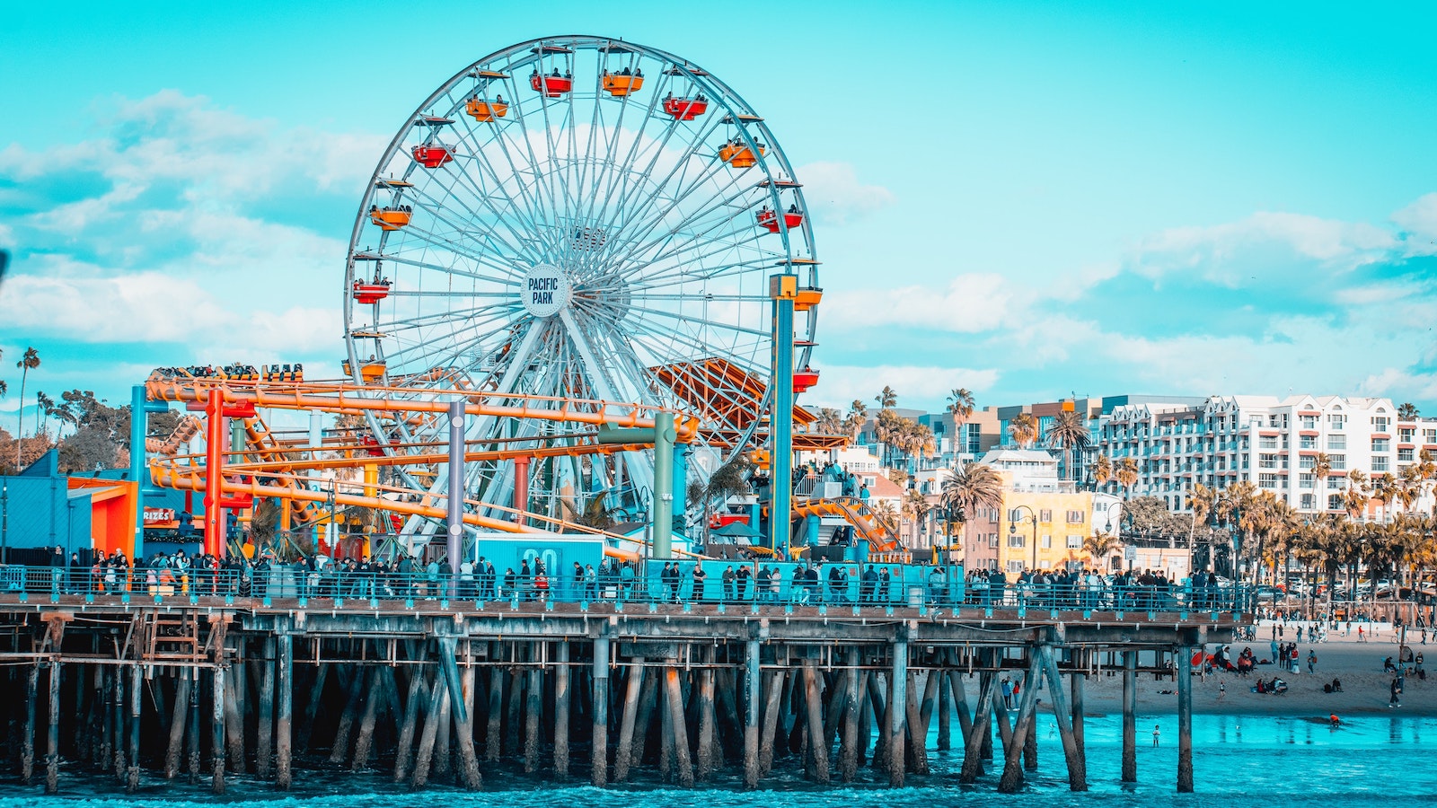 Race on the Santa Monica Pier in Mario Kart Tour Los Angeles - Pacific  Park®