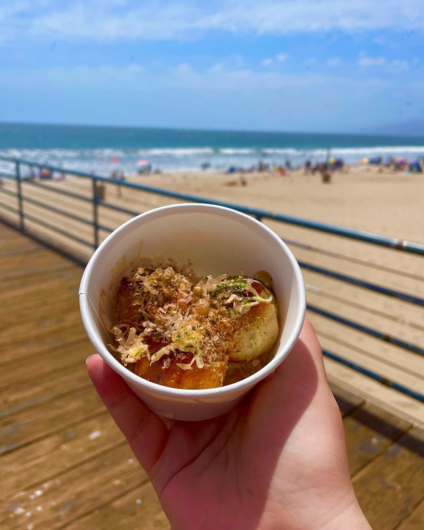 #TastyTuesday: Have you tried the takoyaki bowl from @japadogcalifornia on the Santa Monica Pier Boardwalk?! 

Yummy food with a view is the best. 🤤

📸: @__epicureaneats
.
.
.
#foodie #foodies #foodiegram #foodielife #foodiesofinstagram #foodstagram #santamonica #santamonicapier