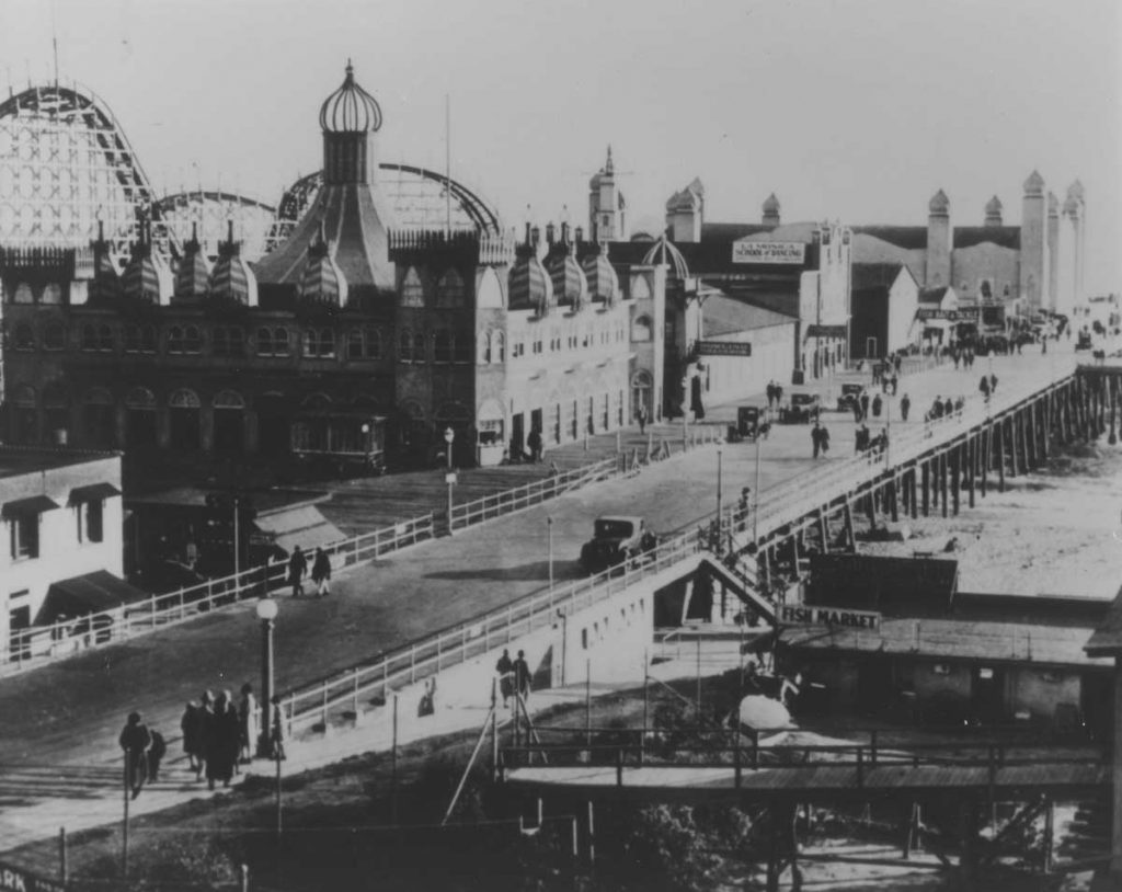 The Santa Monica Pleasure Pier in 1917