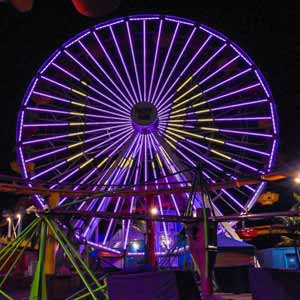 Santa Monica Pier Ferris Wheel Lights up for Lakers Championship | Photo by @beachinsoul