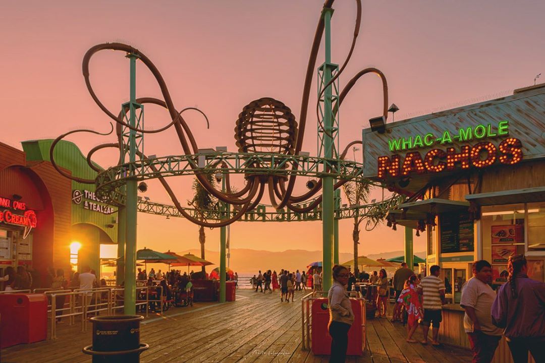 Race on the Santa Monica Pier in Mario Kart Tour Los Angeles - Pacific  Park®