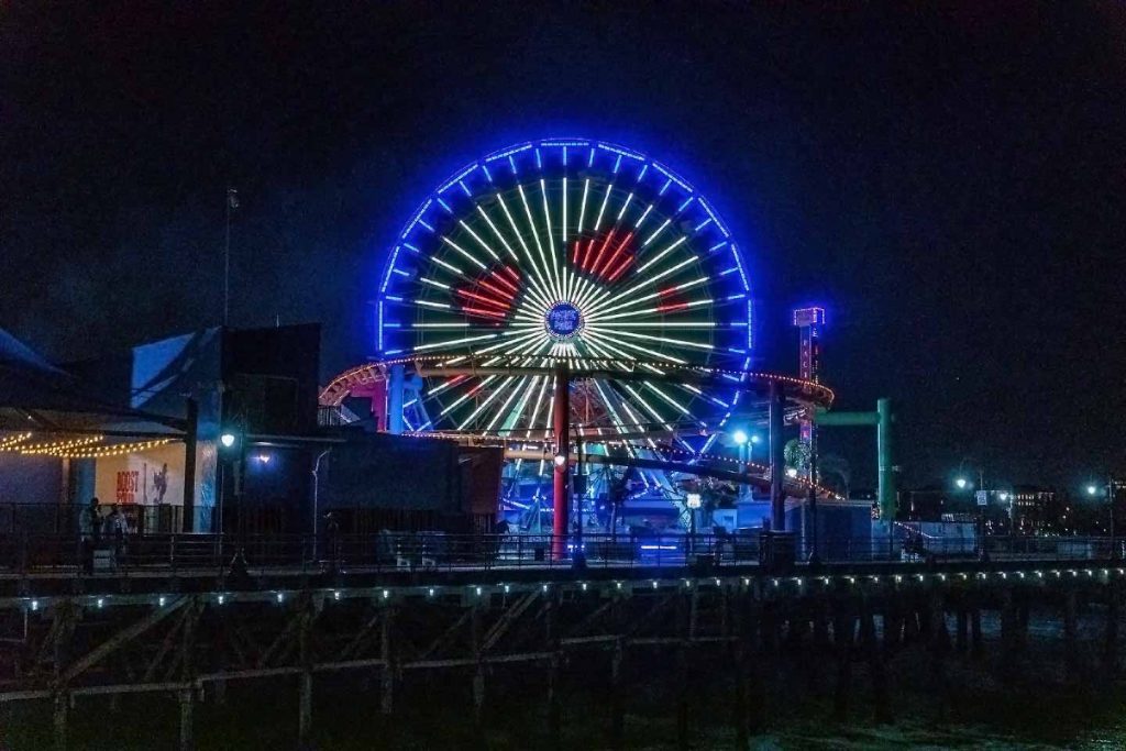 Love Emoji on the Pacific Wheel | Photo by @mrivera8oh8