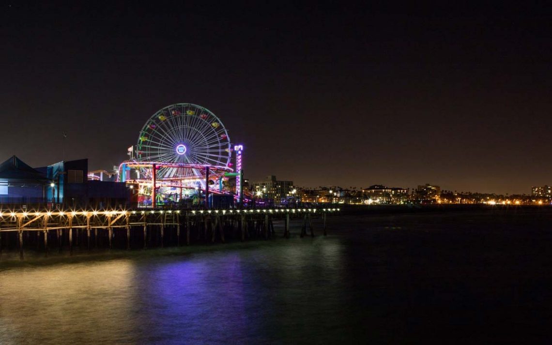 Earth Hour 2023 Ferris wheel lighting at the Santa Monica Pier ...