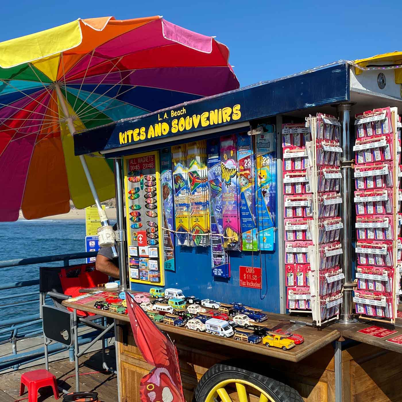 #FunFactFriday: January 14th is #NationalKiteDay – the beach is a great place to fly a kite! If you’re looking for a place to get a souvenir kite, check out LA Beach Kites & Souvenirs – a small blue vendor cart located on the pier boardwalk near Maria Sol’s Cantina at the west end. They sell small novelty kites in fun shapes that will look swell sailing above the sandy beach. 🏖️🪁