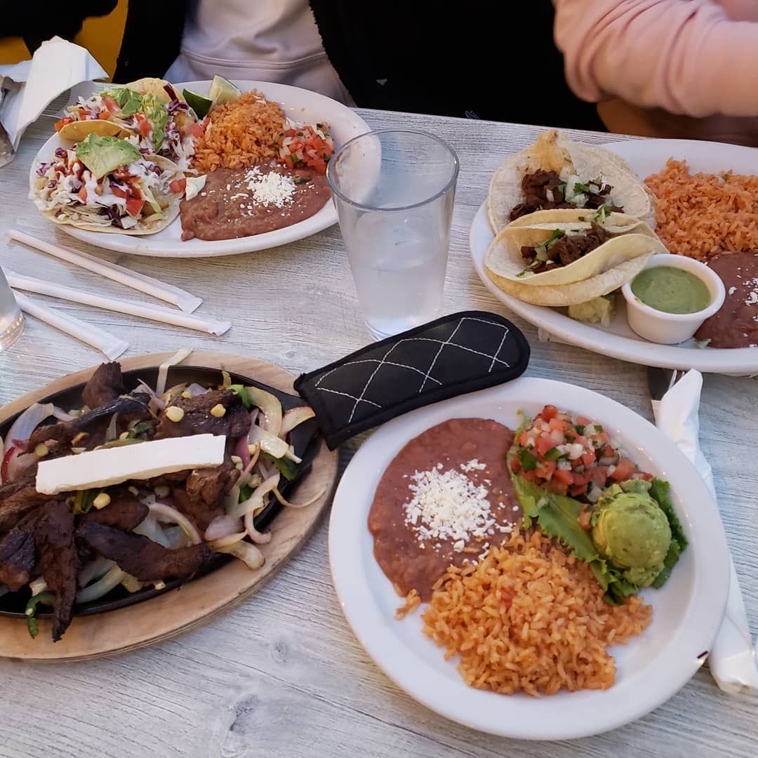#TastyTuesday is also #TacoTuesday! 🌮Located at the west end of the #SantaMonicaPier, @MariaSolOfficial offers stunning views of the ocean and beach.