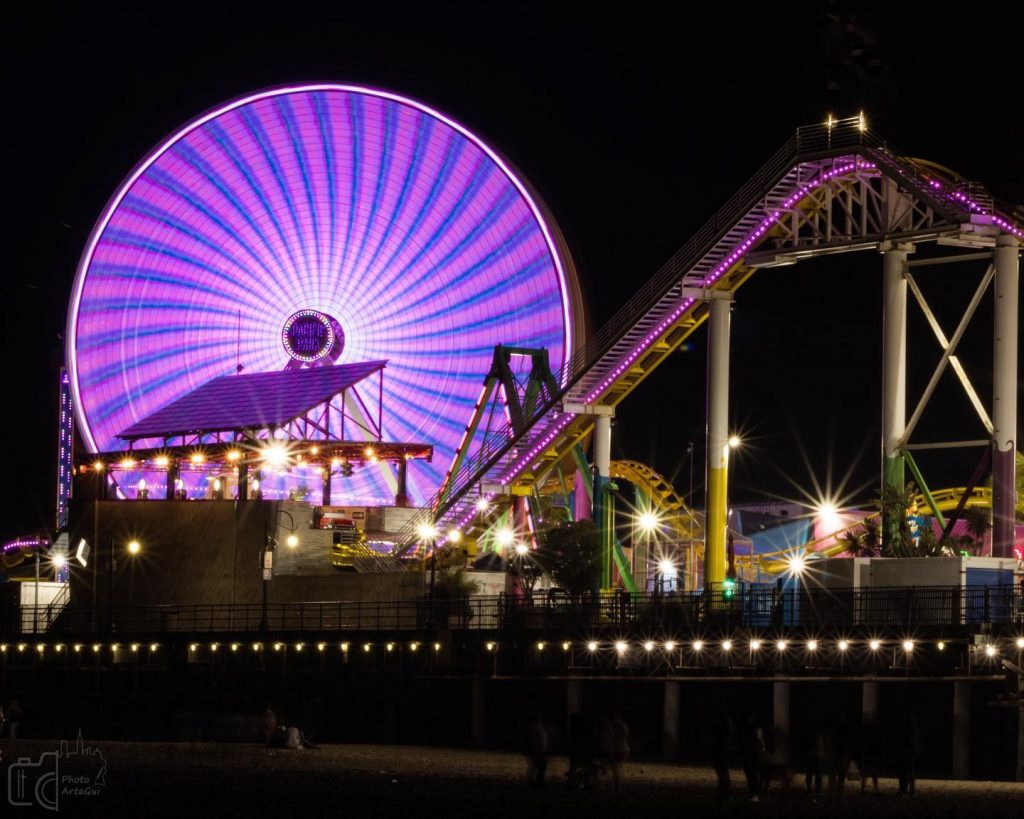 The Pacific Wheel lit in purple, green and white for Women's History Month | Photo by @photoartegui