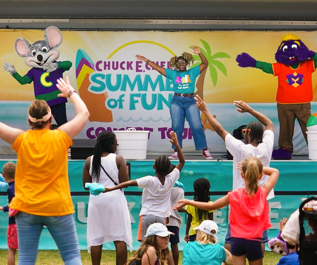 Chuck E. Cheese Hosts a Summer of Fun Concert on the Santa Monica Pier