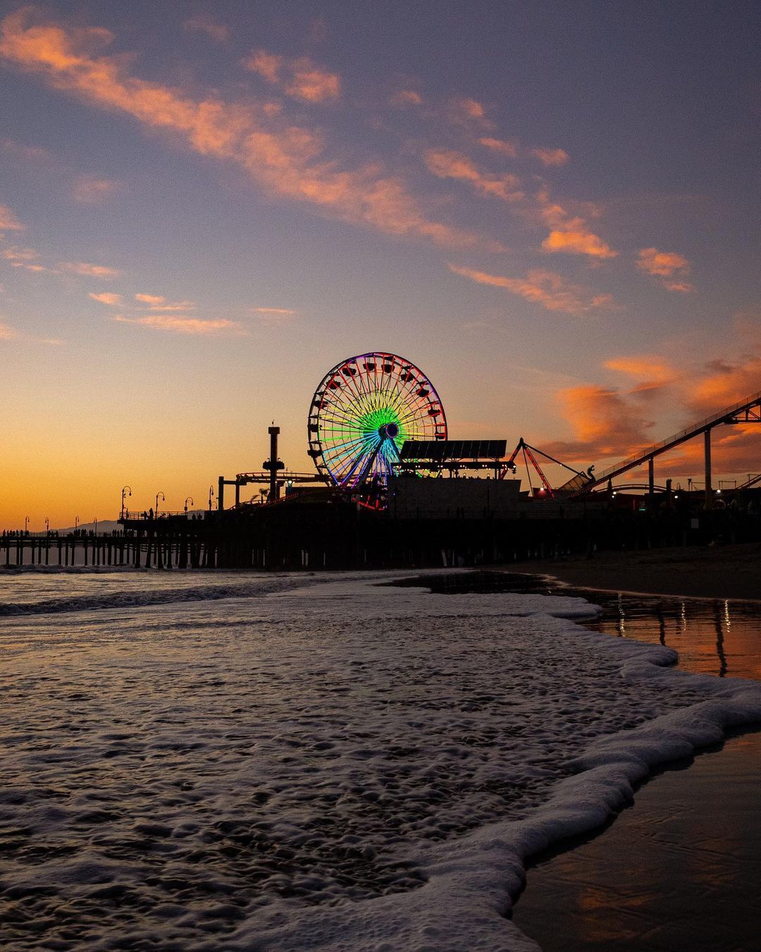 @Hulu & @DisneyPlus have partnered to bring @LoveVictorHulu  to the world-famous Pacific Wheel.🎡  There will also be a rainbow-colored light program this weekend celebrating LGBTQ+ stories and experiences, all part of the city-wide SaMo PRIDE celebrations! 🌈  📸: @alexpelayo_13
.
.
.
#santamonica #santamonicapier #summerfun #summer #pacpark #pacificpark #familyfun #SaMoPRIDE #Pride #Pride2022 #LAPride #PrideMonth #LoveisLove #LoveVictor #ShareYourLove @santamonicapier @dtsantamonica @santamonicaplace @cityofsantamonica @seesantamonica