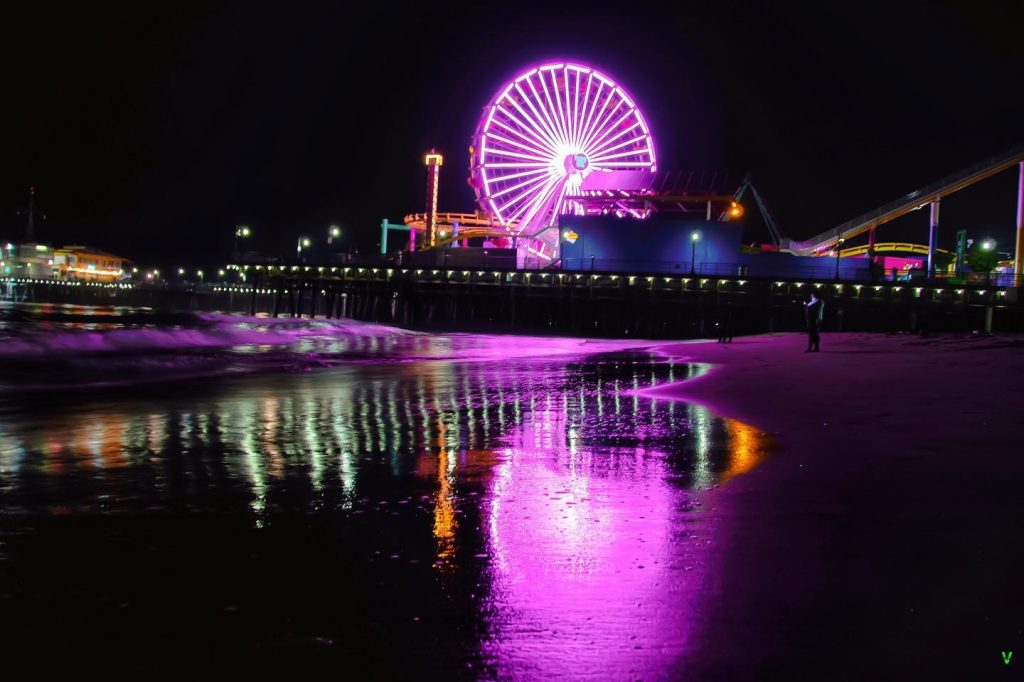 The Pacific Wheel on the Santa Monica Pier lit pink for the evening to celebrate the release of Blackpink's new album - Photo by @visualsbygiancarlo