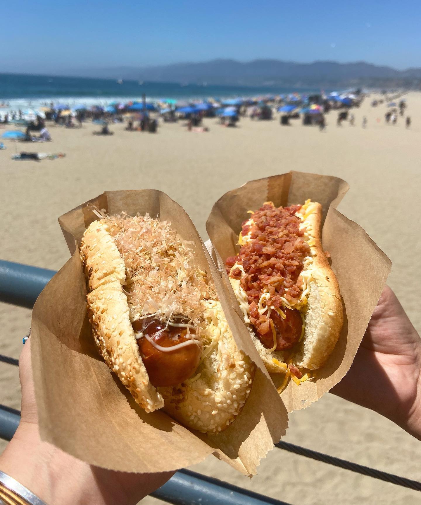 Can’t go wrong with a hot dog, but these were even better because they have a Japanese twist!🗾🌭  Pro Tip: Keep an eye out for seagulls! They WILL try to take your hot dog if you take a picture! 😱⚠️  📸: @fromhannahsplate
.
.
.
#foodie #foodies #foodiegram #foodielife #foodiesofinstagram #foodstagram #hotdog #hotdogs #hotdoglovers #Japadog #santamonica #santamonicapier #santamonicapierfood #pacpark #pacificpark #beachburger #LAdog #seafood #seagull #birdthieves