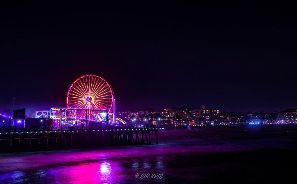 The Santa Monica Pier Ferris Wheel lit red with a heart | Photo by @sir_kris